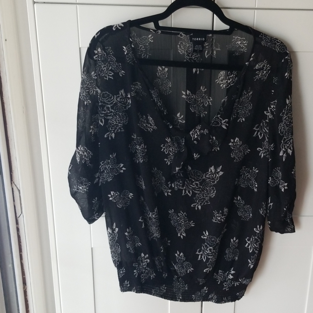 Torrid floral blouse